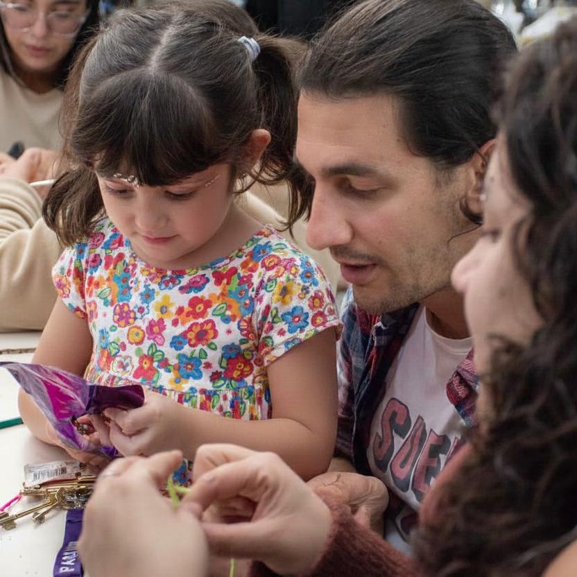 Vení a pintar a la biblioteca